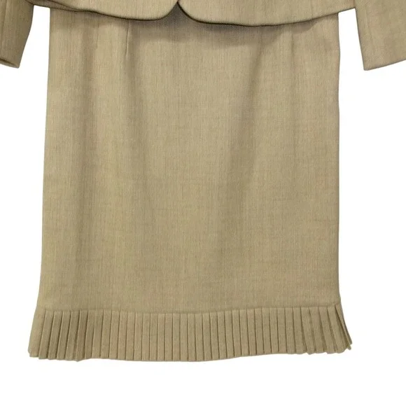 Le Suit Petite Women's Beige Herringbone Piece Skirt Suit Set Blazer & Skirt 12P - Picture 3 of 4